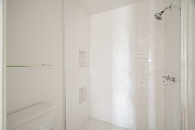 Building Photo - 5900 Canterbury Dr