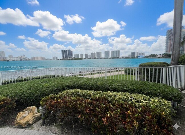 Building Photo - 3600 Mystic Pointe Dr