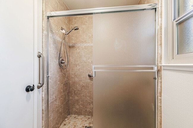Building Photo - Gorgeous 3 bedroom home in the heart of Ca...