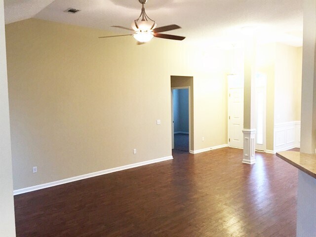 Building Photo - 420 Stonebridge Circle