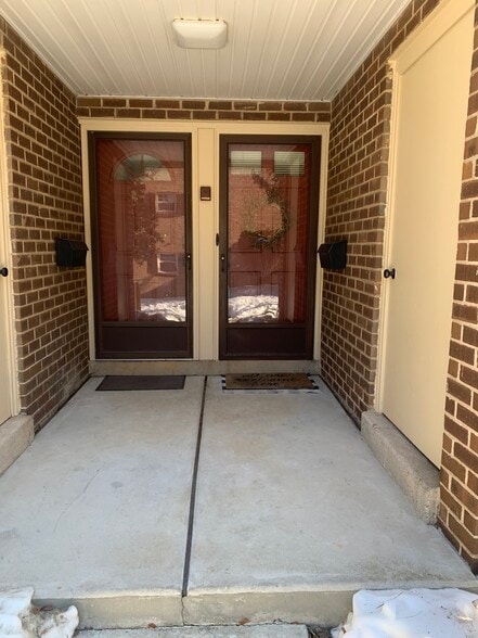 Entryway - 119 Old Forge Xing