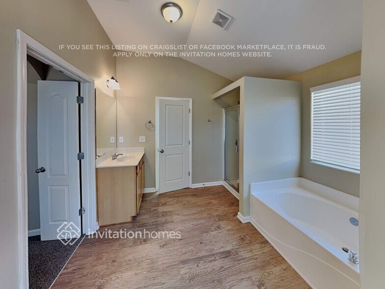 Building Photo - 429 Simonton Oak Ln SE