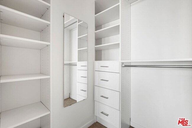 Building Photo - 6531 S Seabluff Dr