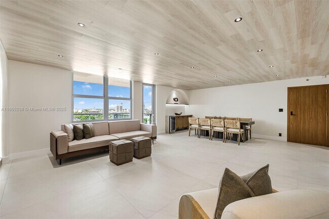 Building Photo - 9511 Collins Ave