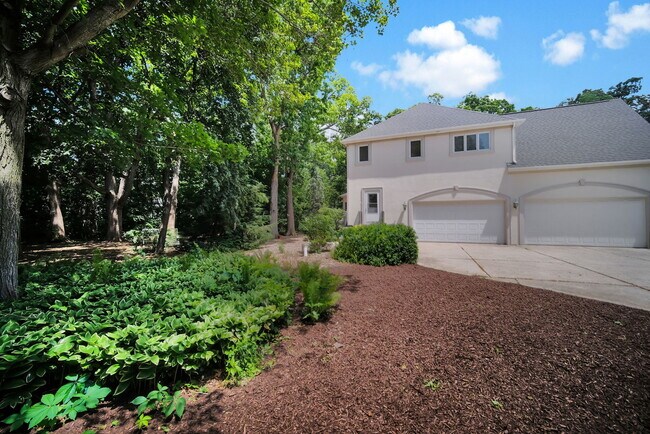 Building Photo - 36W244 Fieldcrest Dr