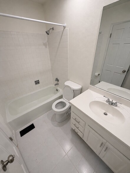 Building Photo - 812 Samone Ct