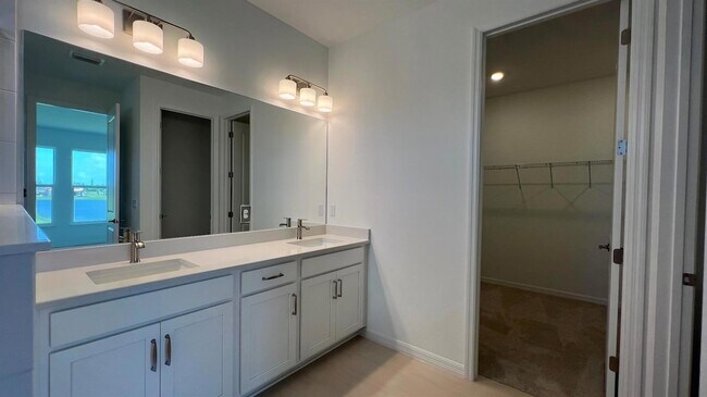 Building Photo - 584 Ranch Oak Cir