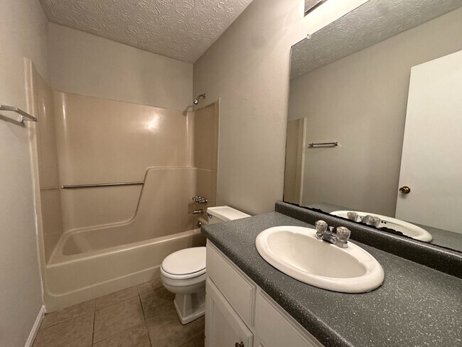 Building Photo - 158 VFW Dr