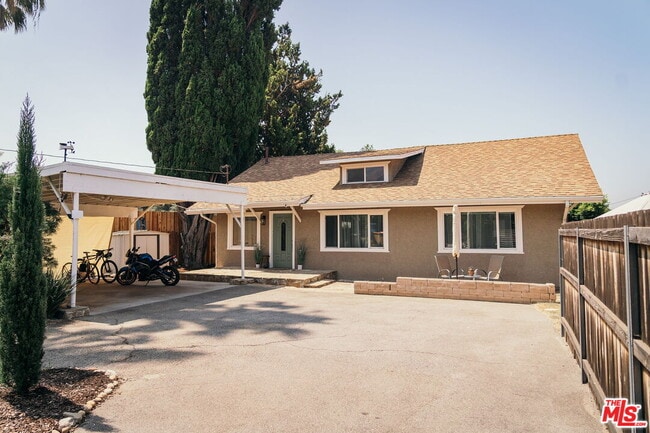 Building Photo - 624 W Mariposa St