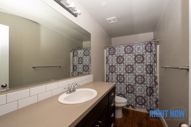 Building Photo - 4648 N Elisha Ave