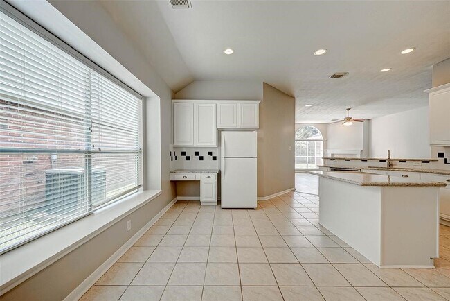 Building Photo - 23767 River Pl Dr