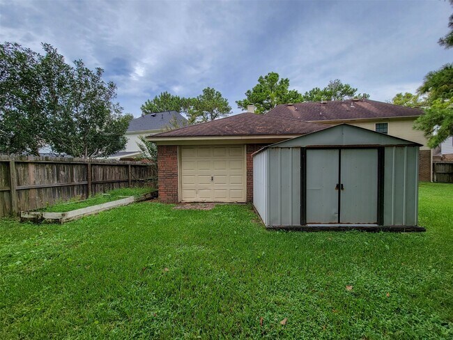 Building Photo - 17207 Meadow Heights Dr