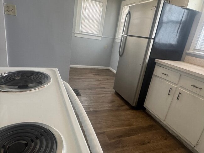 Building Photo - South Broad Ripple 2 Bed with Garage