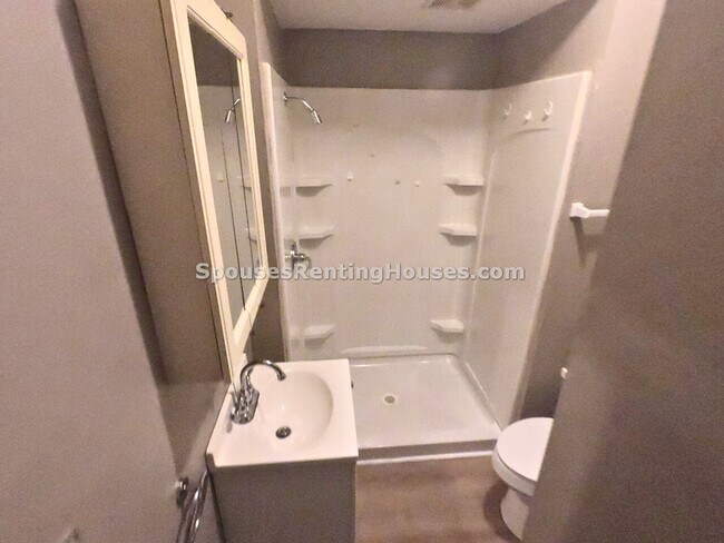 Building Photo - 530 N Chester Ave