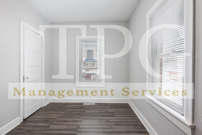 Building Photo - Newly Renovated Unit in Independence MO!