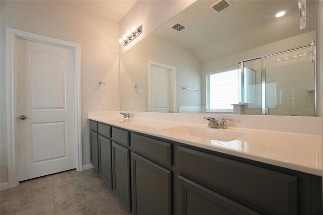 Building Photo - 2513 Danbury Ln