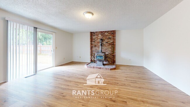 Building Photo - Spacious 3-Bed 2-Bath Tumwater Home with Large Yard! Close to I-5!