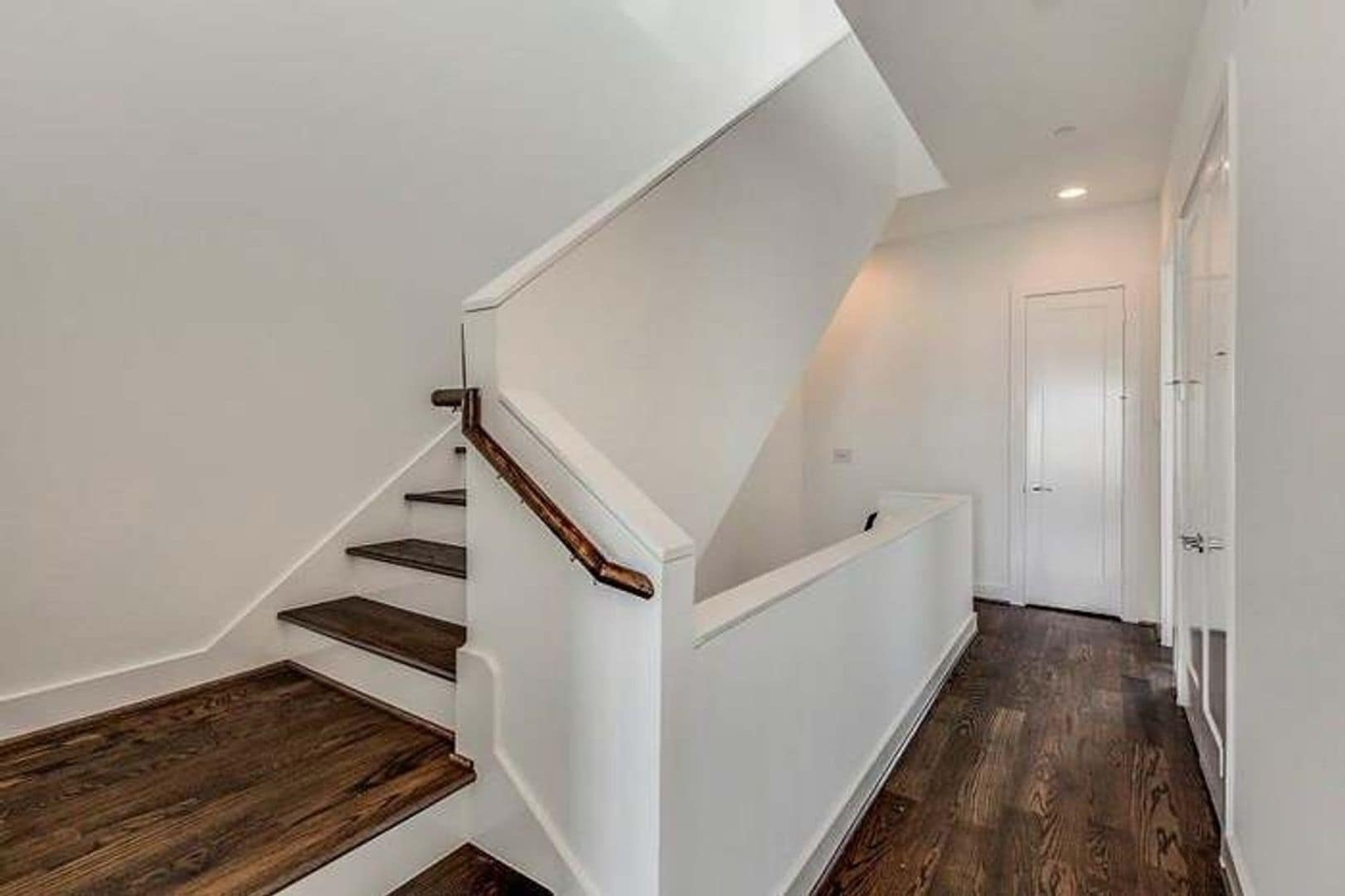 Building Photo - 5866 E Post Oak Ln