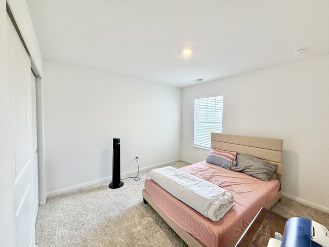 Building Photo - 331 Red Oak Cir