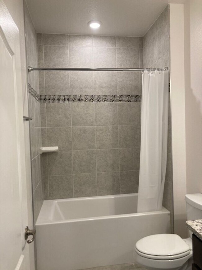 Building Photo - Like New 3 bedroom + den with French doors, screened in porch and Fenced yard and much more...