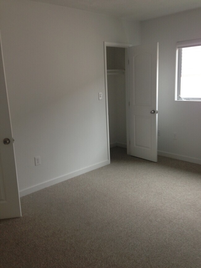 Building Photo - 128 S Hayworth Ave