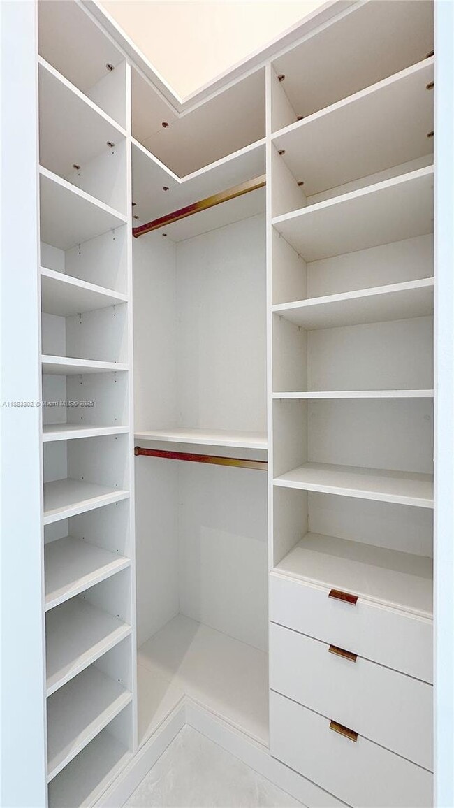 Building Photo - 2655 S Bayshore Dr