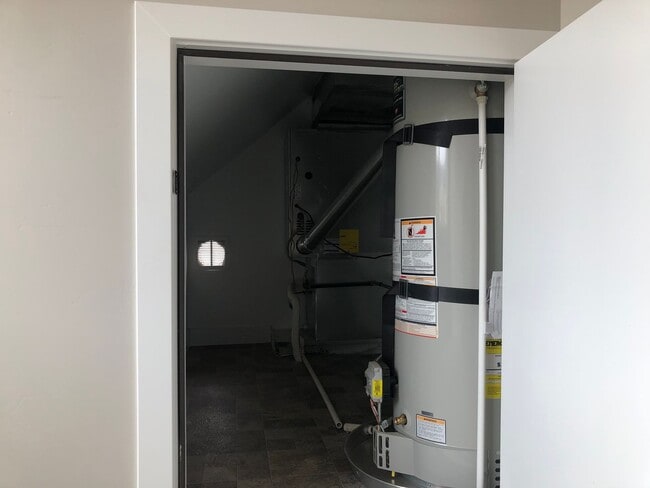 Building Photo - New 2 Bedroom 2.5 Bathroom Townhome