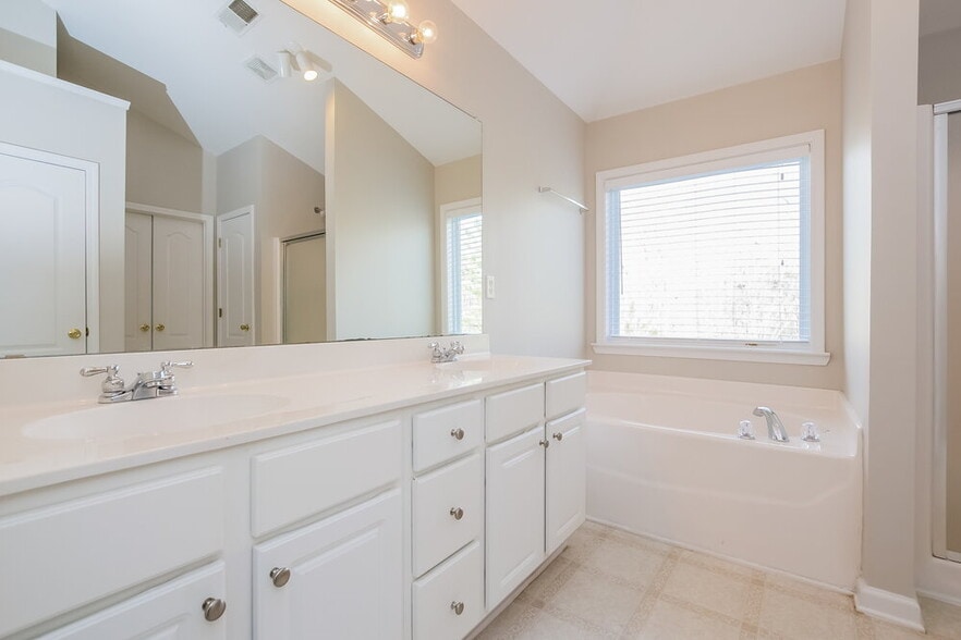 Building Photo - 3302 Southerland Ct