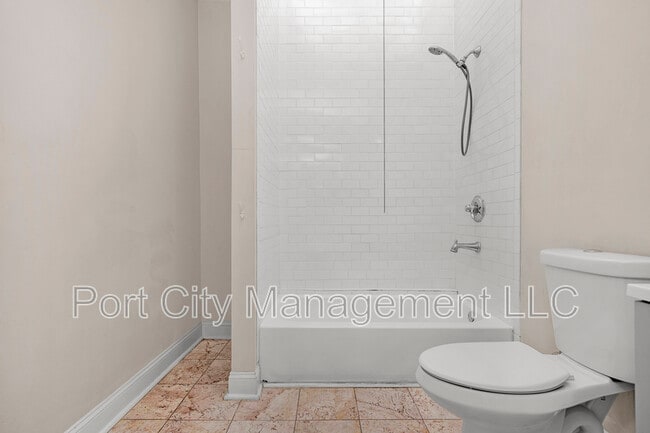 Building Photo - 438 Cornwall St