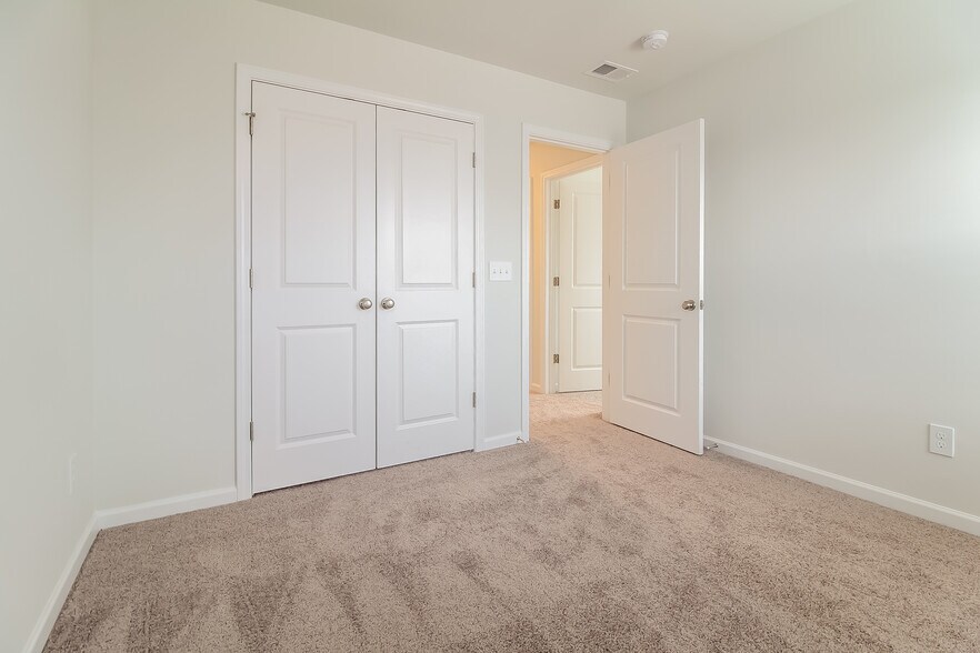 Building Photo - 518 Whittier St