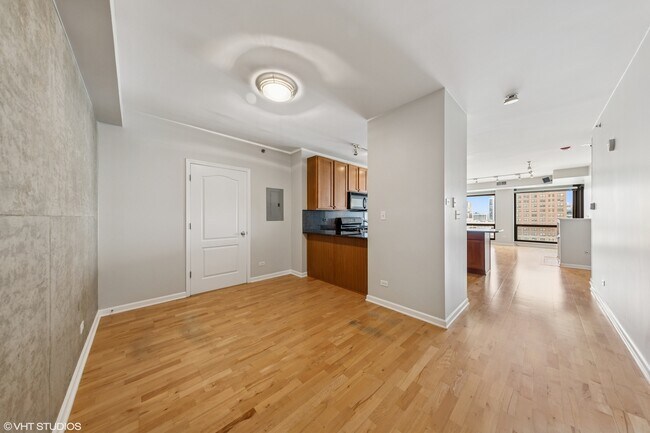 Building Photo - 1212 N Wells St
