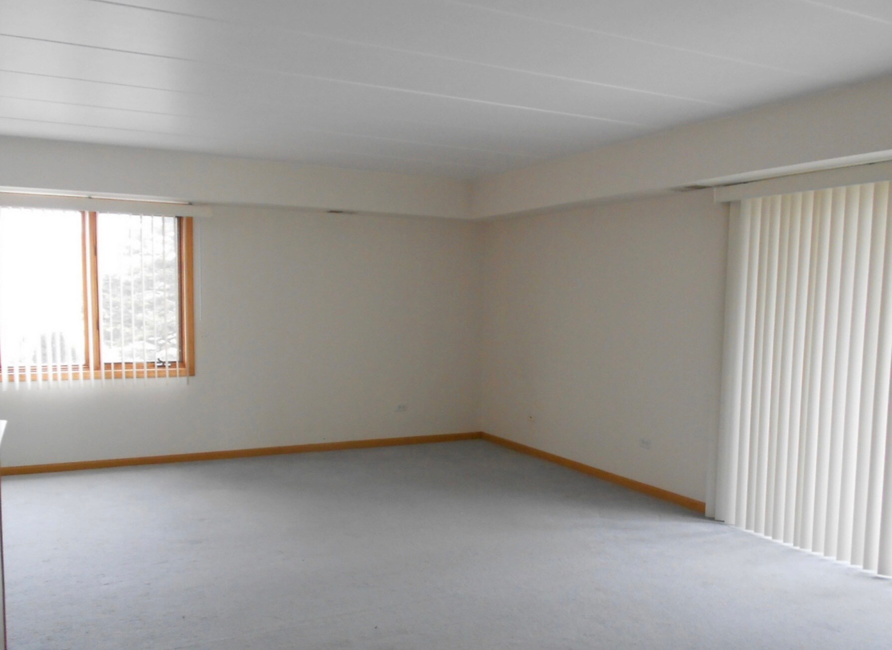 Building Photo - 9432 S Kolmar Ave