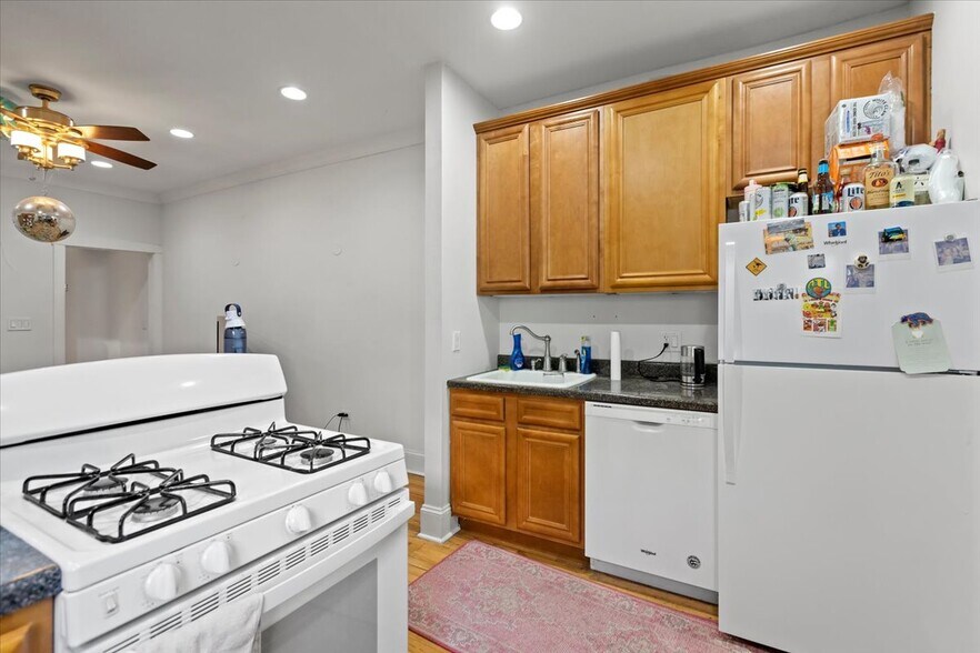 Building Photo - 448 W Arlington Pl