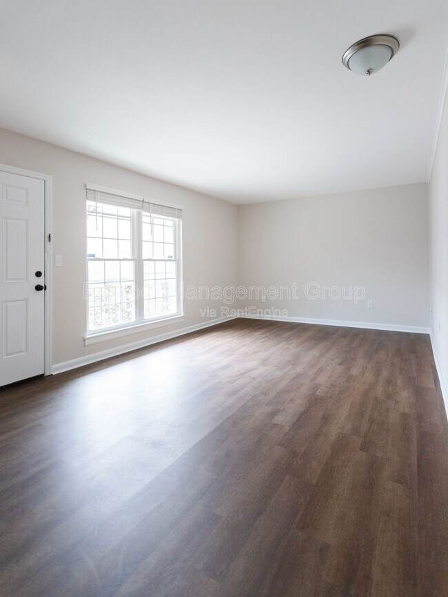 Building Photo - 867 Colony Dr