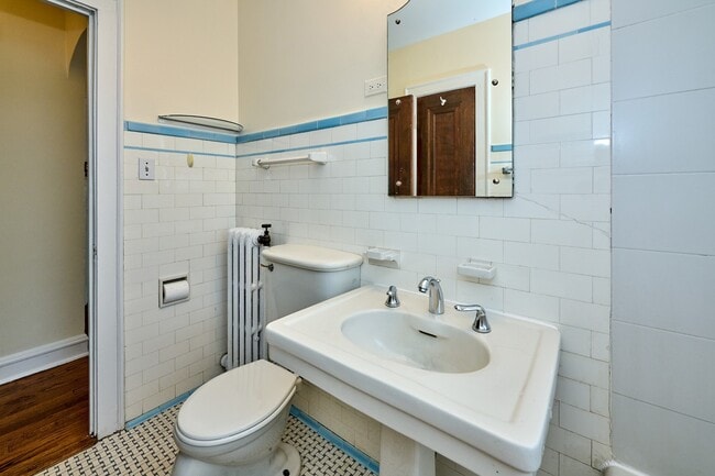 Building Photo - 1112 Grove St