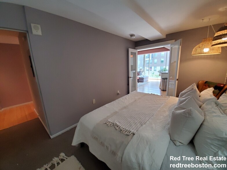 Building Photo - 2 Earhart St