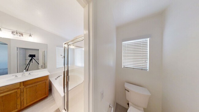 Building Photo - Beautiful 5 bedroom 3 bathroom home in Yucaipa