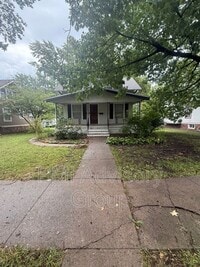 Building Photo - 118 SW Broadmoor Ave
