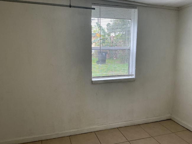 Building Photo - 2529 Tanglewood St