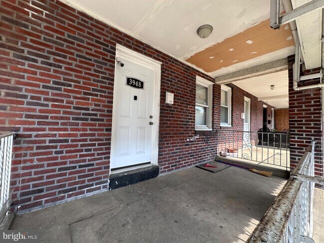 Building Photo - 3948 Howland St