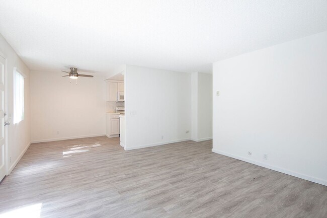 Building Photo - *OPEN HOUSE: 6/21 10-11AM* La Jolla 2BR wi...