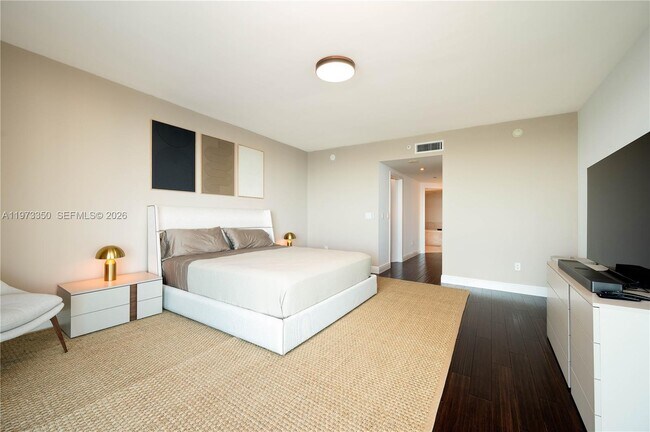 Building Photo - 1331 Brickell Bay Dr