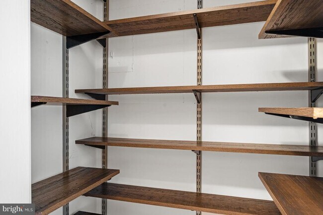 Building Photo - 307 Yoakum Pkwy