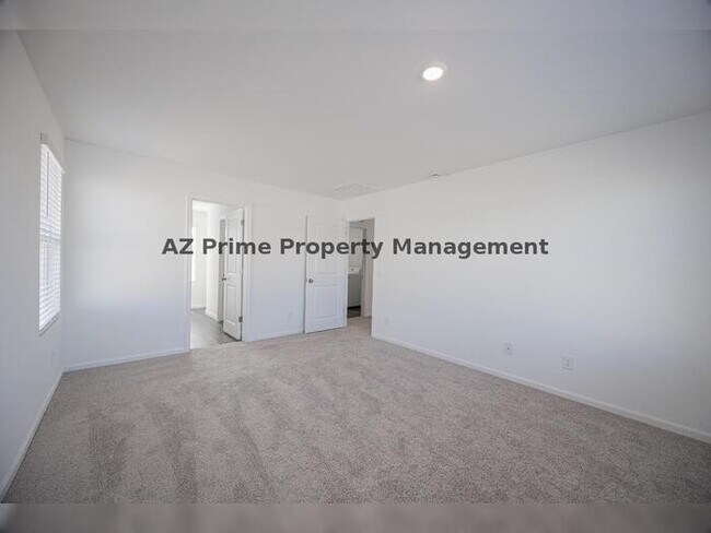 Building Photo - 334 Paseo Xing Ln