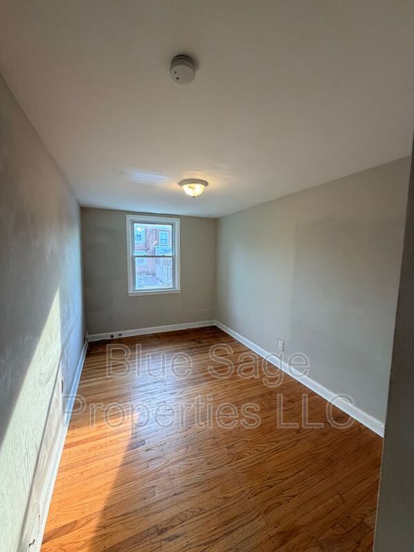Building Photo - 531 S 4th St