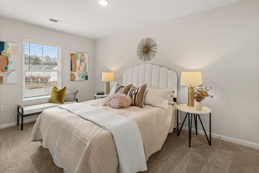 Building Photo - 4270 Notting Hill Dr SW