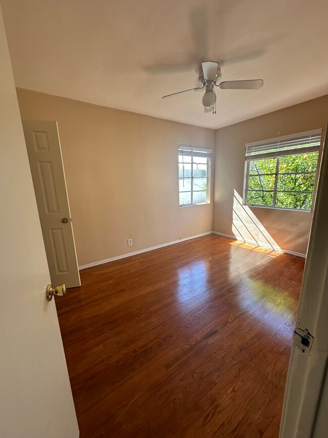 Building Photo - 7303 Woodley Ave