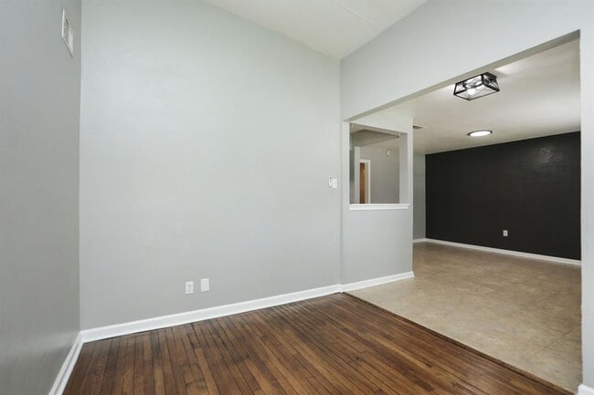 Building Photo - 3218 Cedarcrest Dr