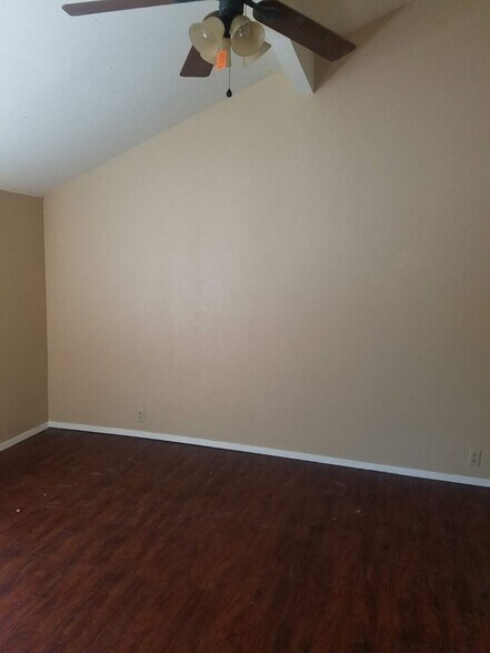 Building Photo - 1400 Pebble Ct