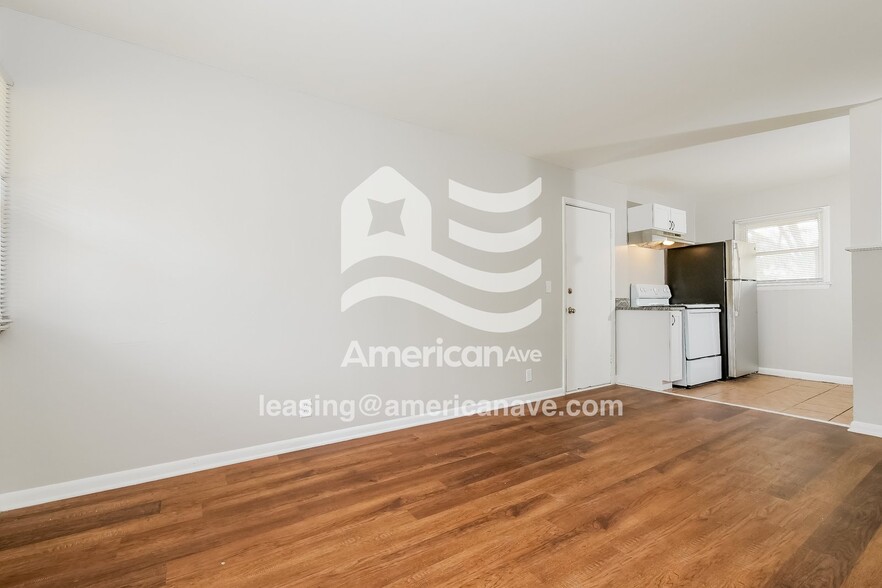 Building Photo - 3876 Parker St